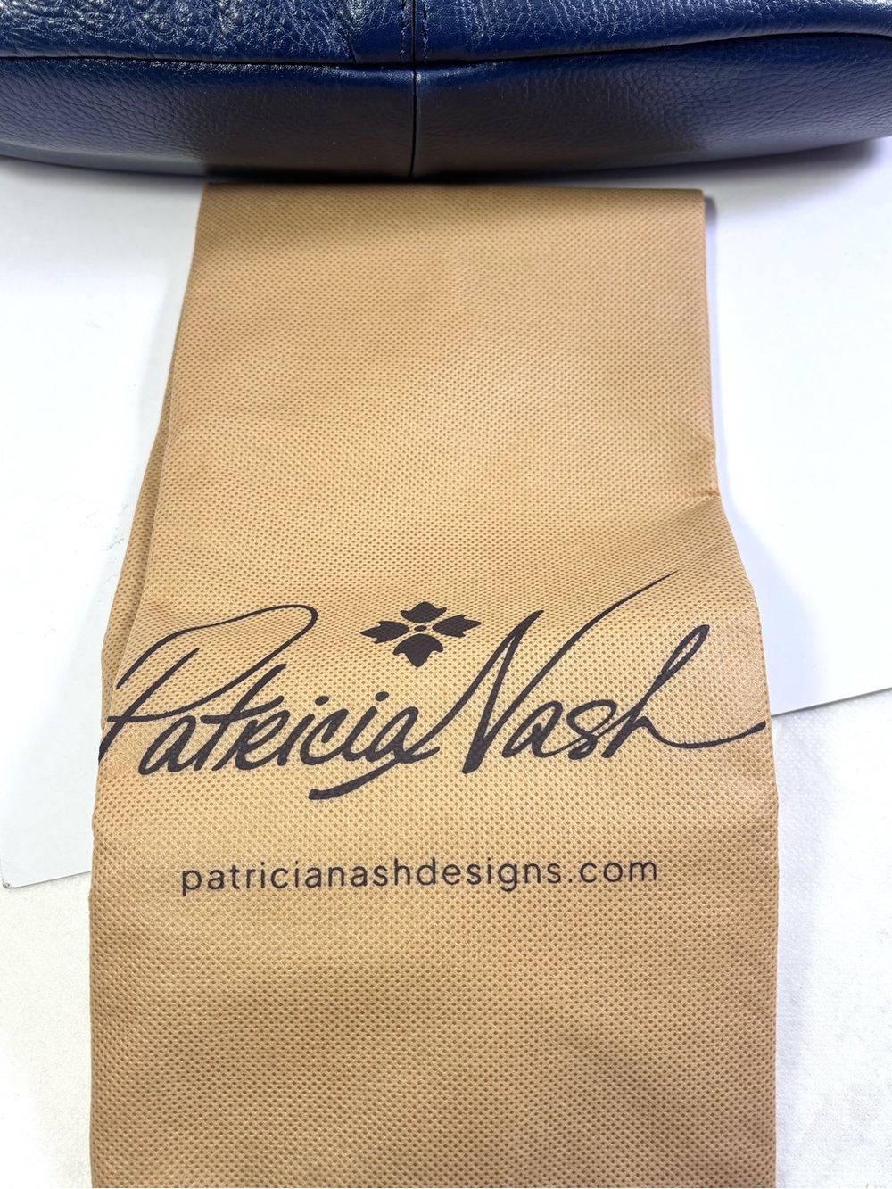 Patricia Nash Sofia Frame C/B. Rugged Natural Grain Leather. Denim Blue. - Picture 7 of 17